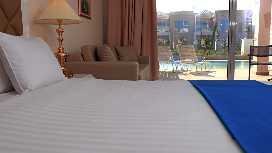  Superior Swim-up Room